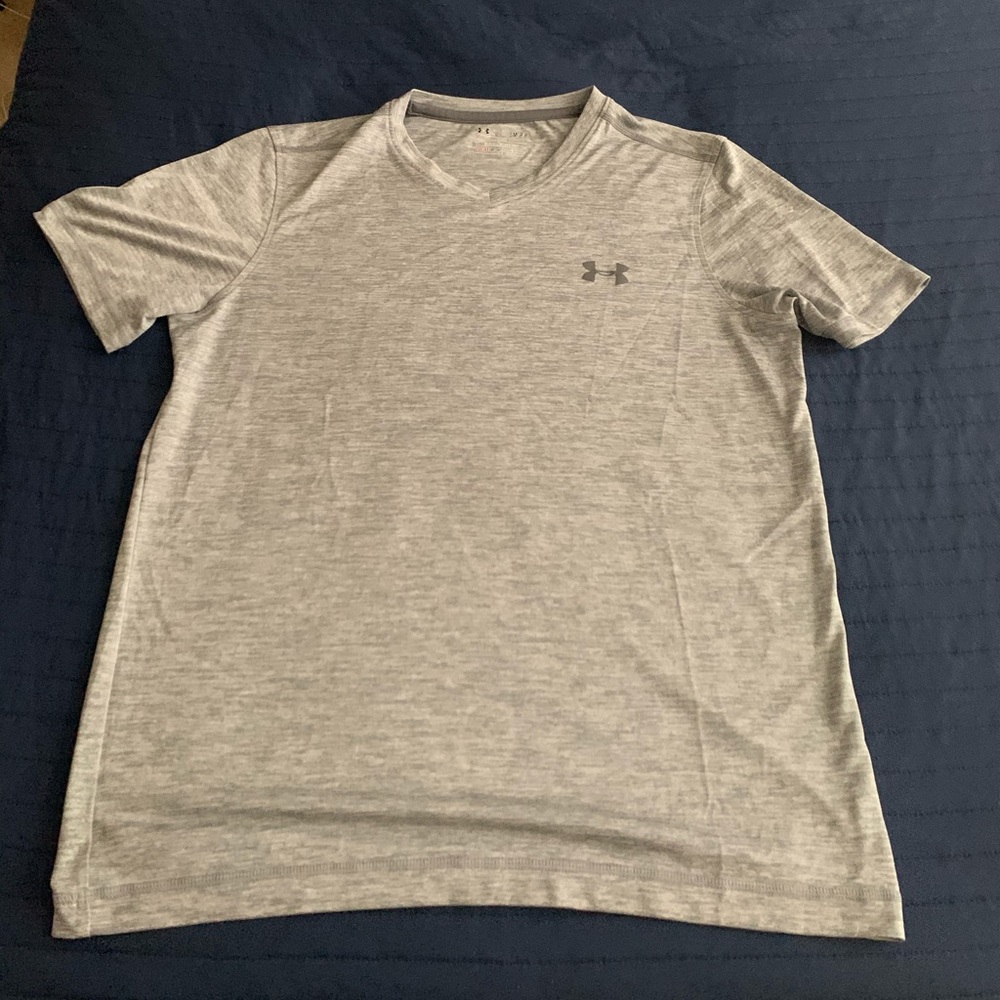 UA gray heat gear v neck